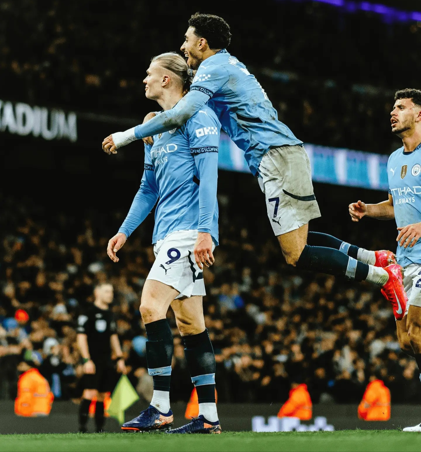 曼城迎德甲关键赛；今晨绝杀压哨；引发热议；赛程密集仍需轮换 -玖鼎网址